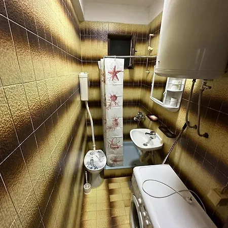 아파트 1 Bedroom Flat With Free Parking In A